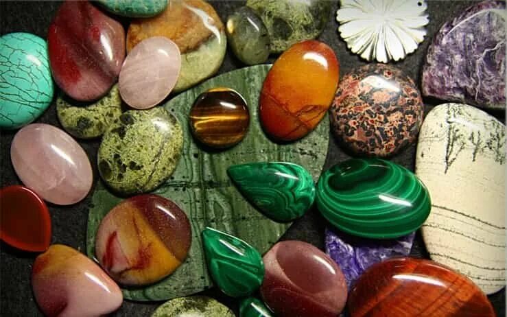 Поделочные камни. Имитация полудрагоценных камней. Мистические природные камни. Имитация натуральных камней в ювелирных.