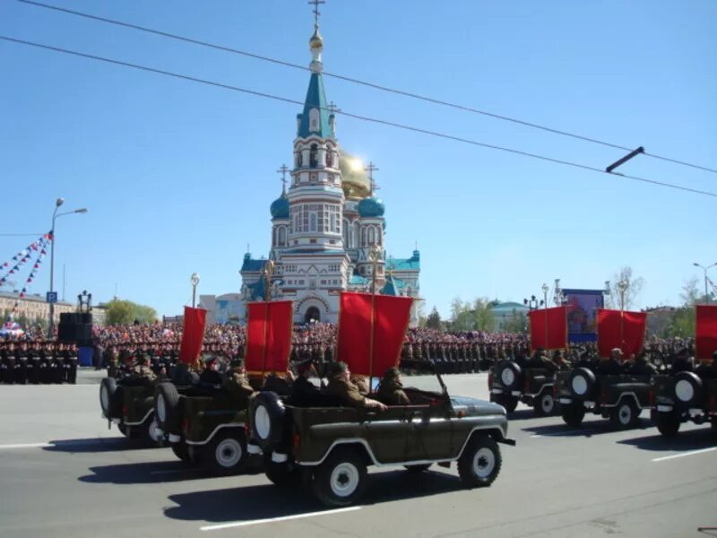 Парад 9 мая. Парад Победы Омск. Парад 9 мая Омск. 9 Мая день Победы парад на красной площади. Парад программа