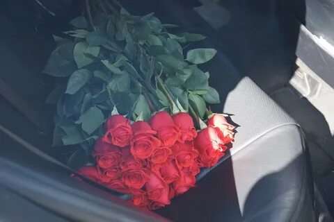 Цветы в машине на сиденье - 70 фото