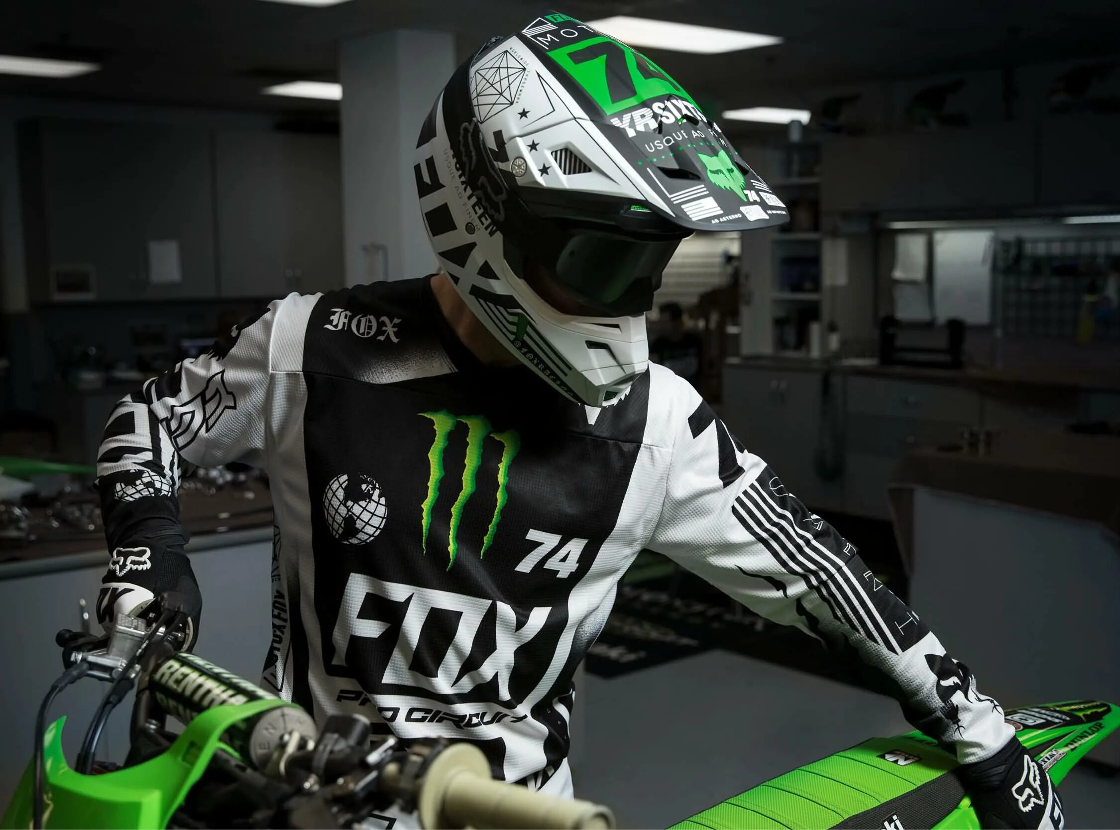 Шлем Фокс v 3 Monster Energy. Fox Racing 180 Race. Хилми Фокс монстр. Fox Energy Mod. Fox monster