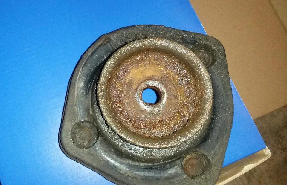 Опора туксон. Опора туксон. Опора амортизатора с подшипником туссан. Опора амортизатора передние туксон 2005. Опорный подшипник хендай матрикс.