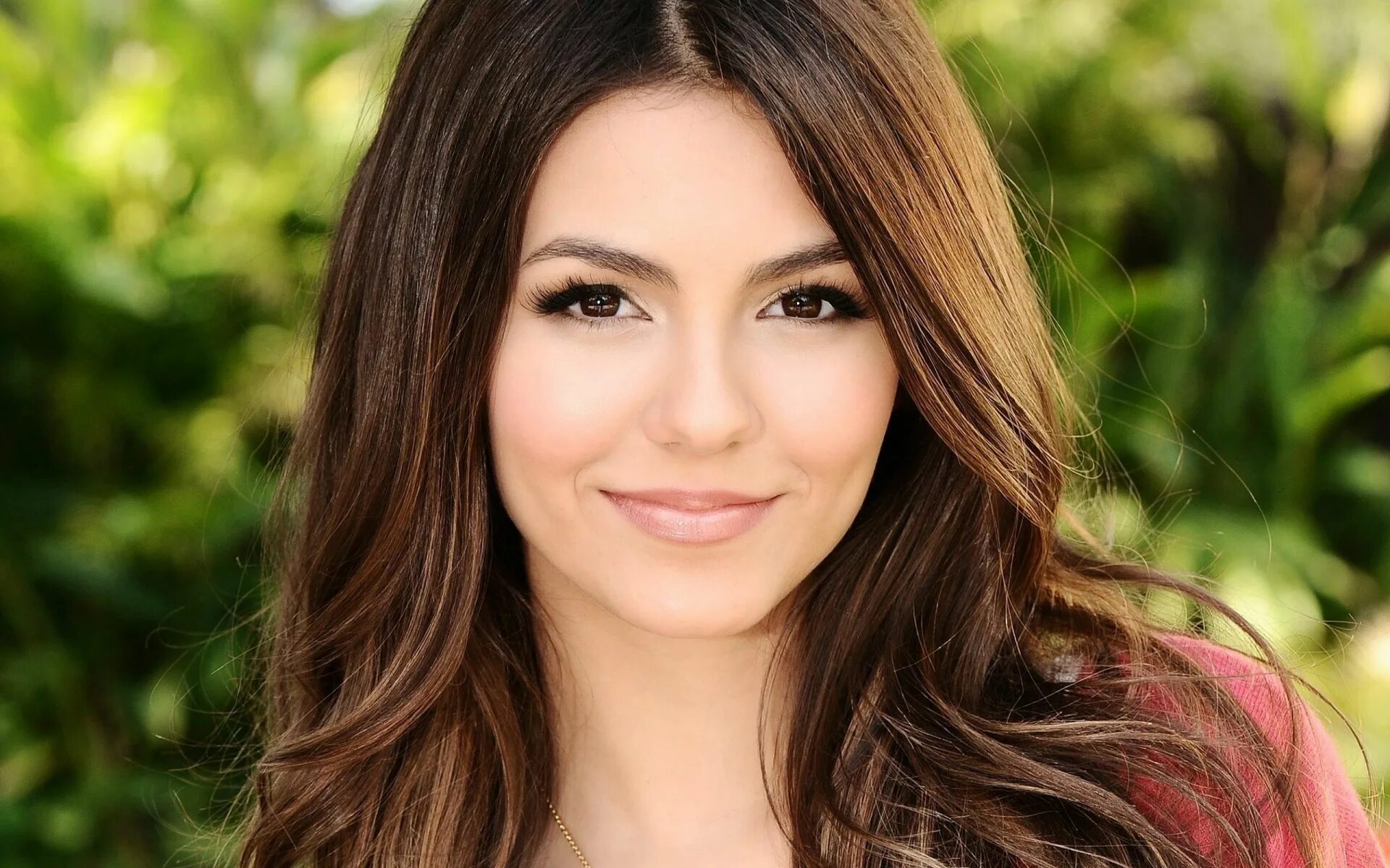 Pin by Kathryn on Beautiful Faces Dark brown eyes, White girl pictures, Long bro
