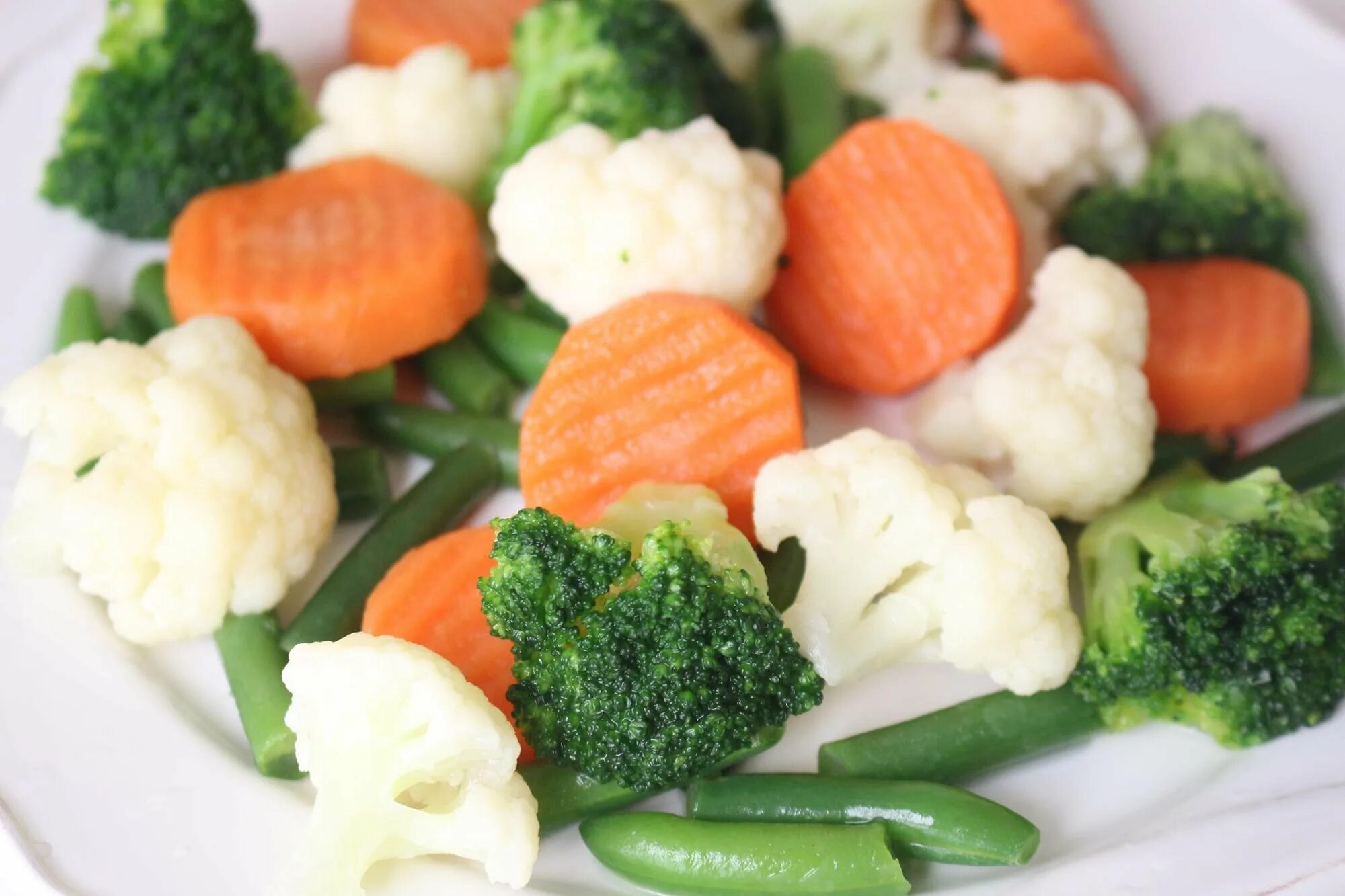 Брокколи цветная капуста картофель. Овощная смесь брокколи морковь цветная капуста. Вареные овощи. Овощи на пару. Белый овощ.