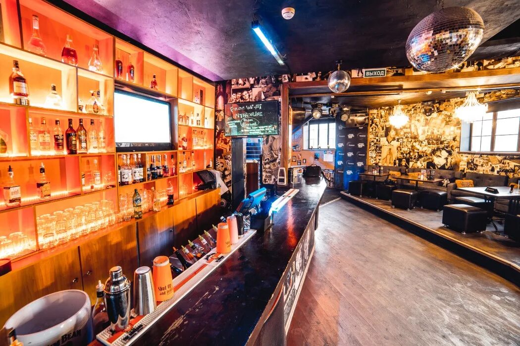 Руки вверх бар одинцово. Руки вверх бар мытищи. Руки вверх бар митино. Бар руки вверх таганская. Руки вверх бар братск.