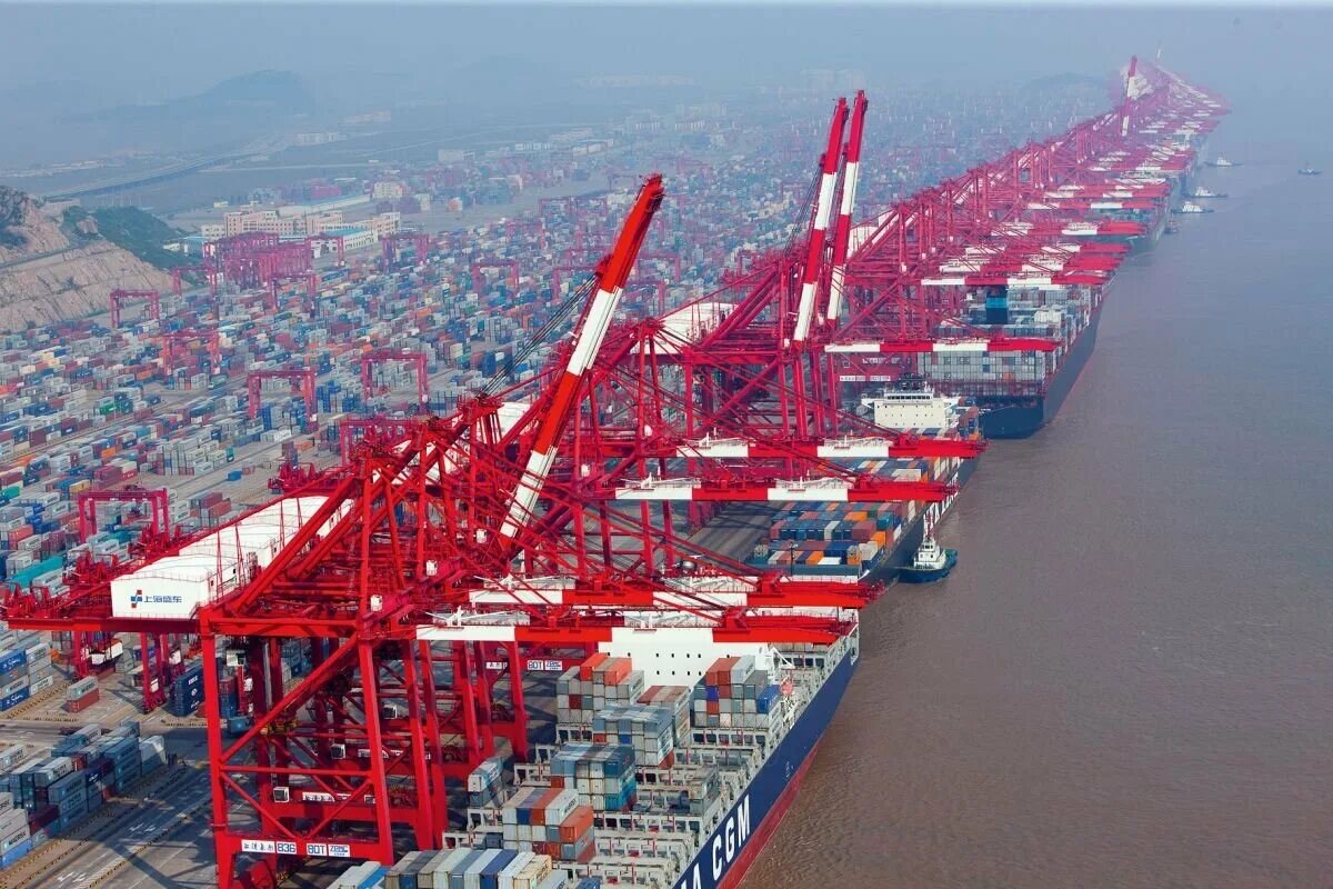 Какой порт самый крупный. Морской порт Шанхай. Порт Яншань Китай. Порт Шанхай Shanghai Китай. Контейнерный порт Шанхай.