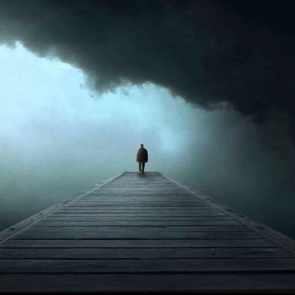 Keep on my own. Это одиночество. Человек уходит в небо. Один во тьме. Человек уходящий в небо.