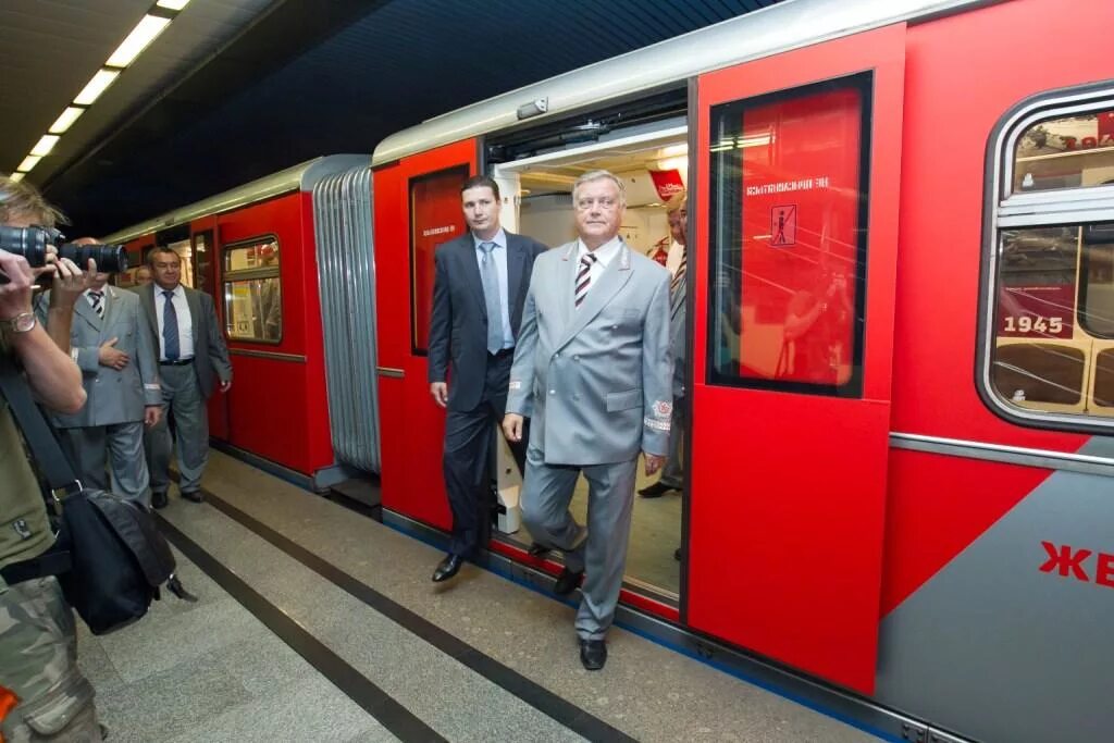 Индексация в метрополитене. Метропоезд Русич РЖД. Метропоезд номерной РЖД. Метровагон Русич 175 лет РЖД. Поезд метро 175 лет РЖД.