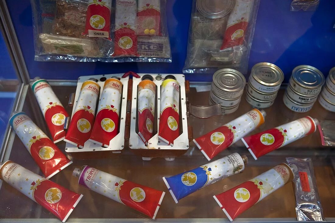 ракета еда. угощение для вечеринки в стиле космос. ракета бургер. космические блюда для детей. ракета из еды.