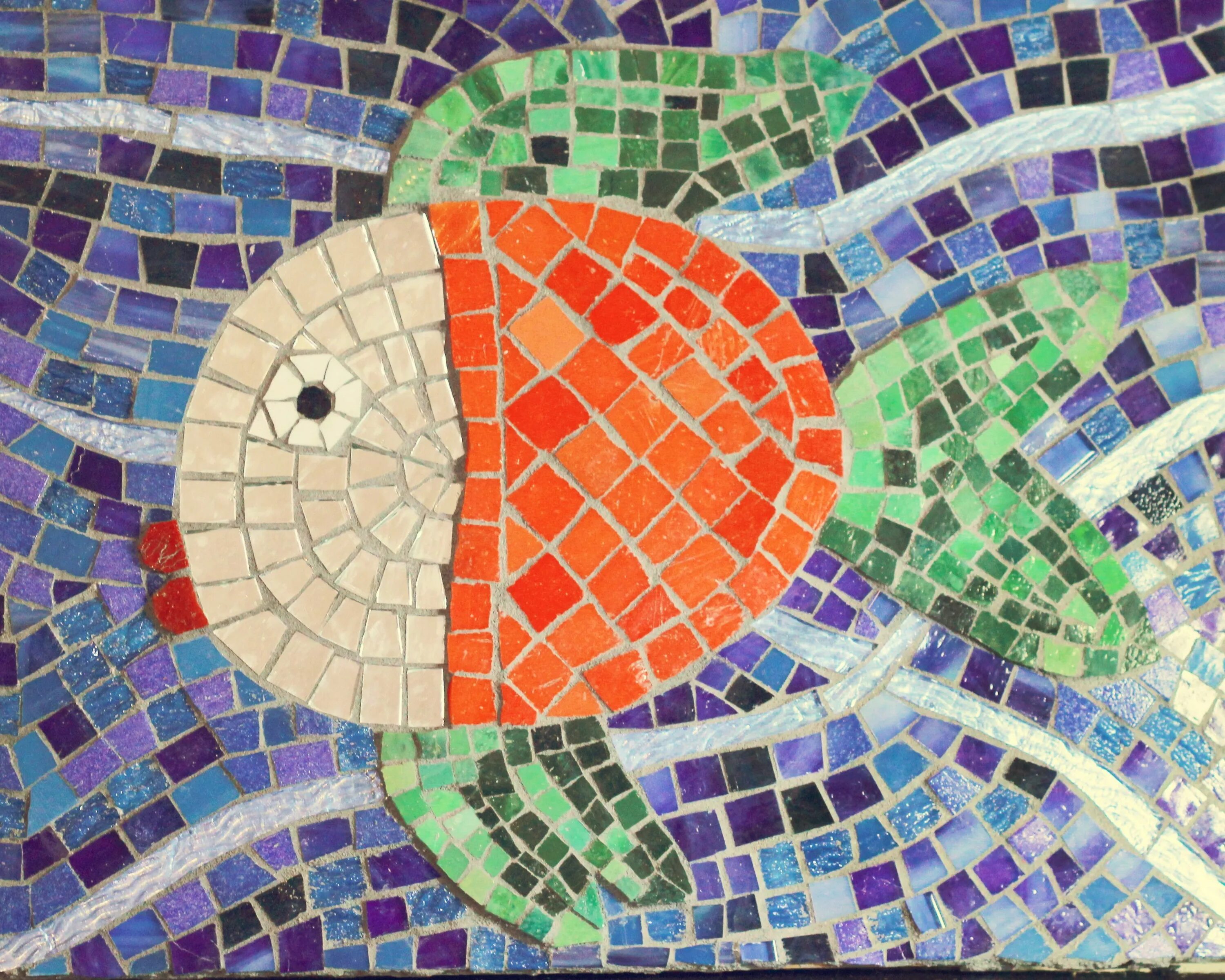 Мозайка или мозаика как. Мозаичное панно для детей. Рисование в технике мозаика. Рыбка из мозаики. Мозаика несложная.