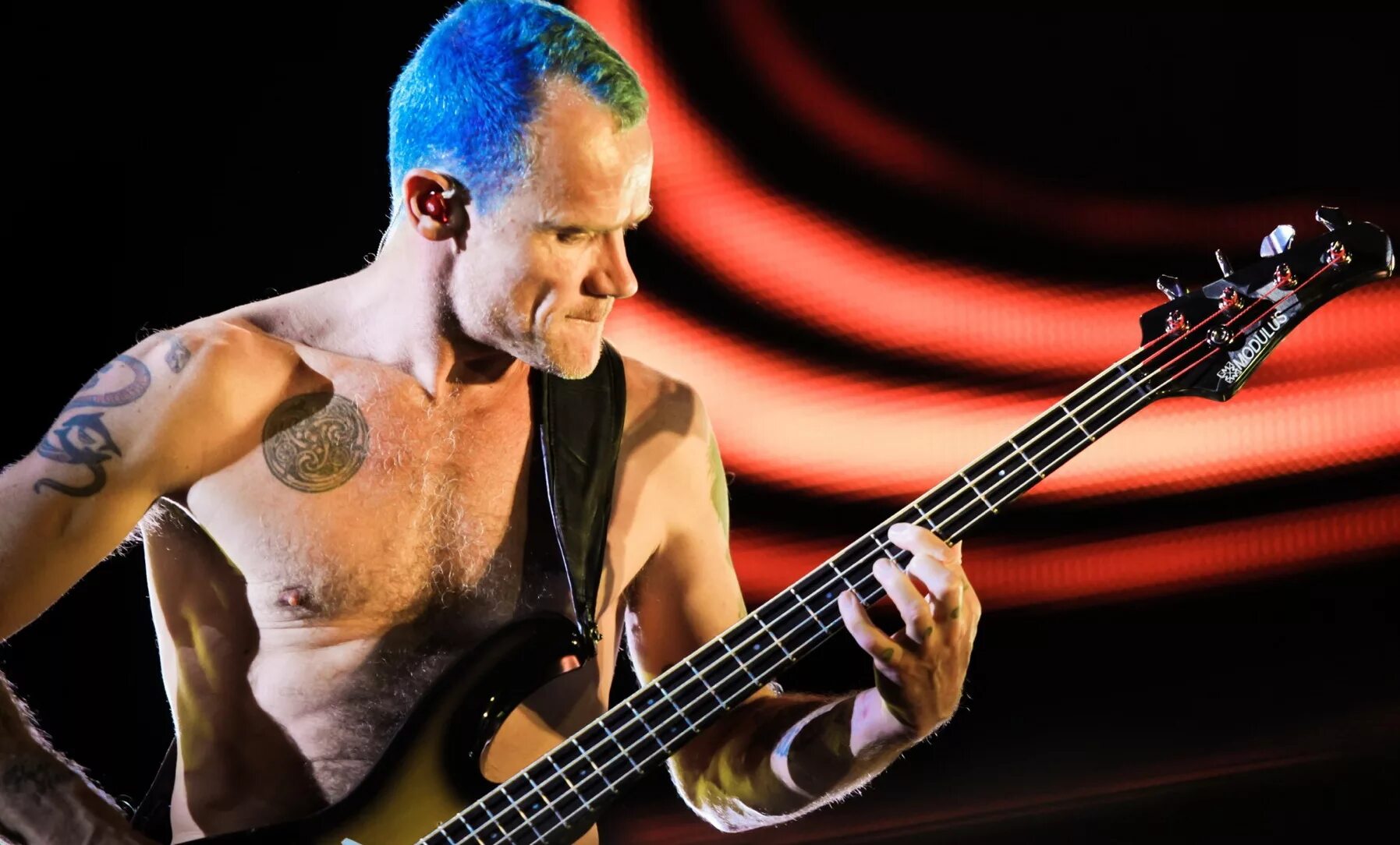 Крас бас. Басист RHCP Фли. Басист Red hot Chili Peppers Фли. Michael Flea Balzary.