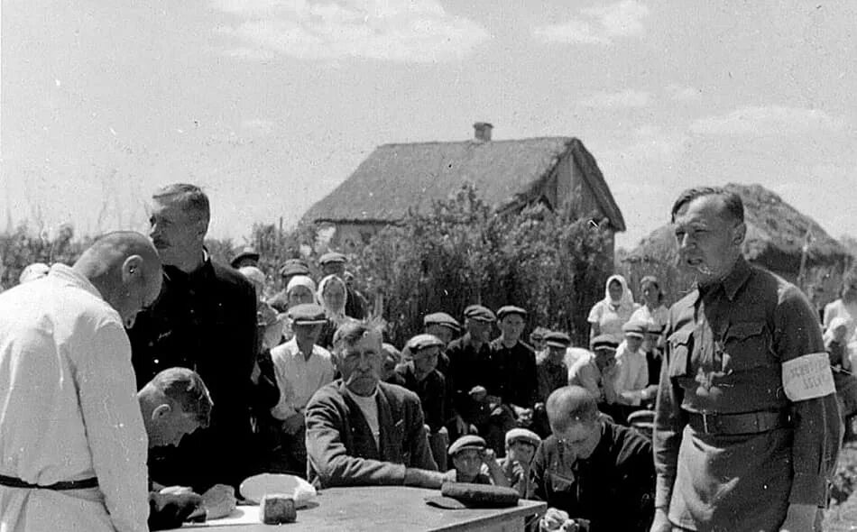 полицаи коллаборационисты. предатели деревни. предатели деревни. 1941г. каминский локотская республика.