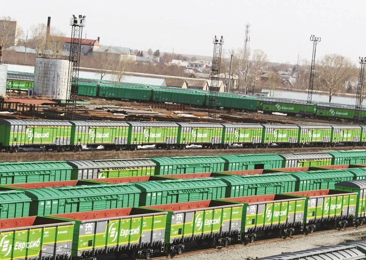 Вагоноремонтный завод барнаул. Грузовые вагоны белжд. Полувагон 12-2153. Алтай вагоны. Алтайвагон полувагон.