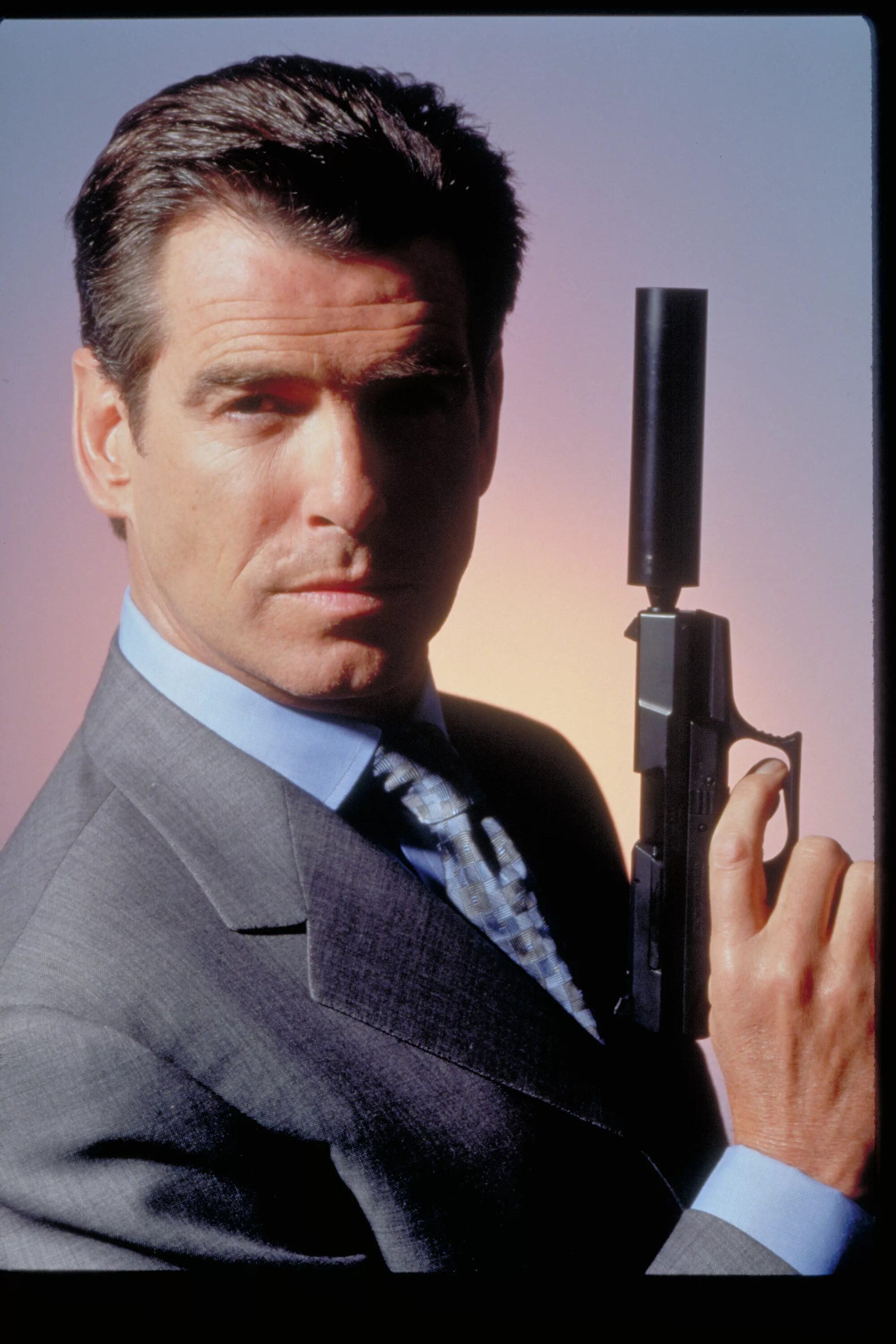 Дэниел крейг 2021. Исполнители роли джеймса бонда. Роджер мур. Пирс броснан в роли джеймса бонда. Исполнители роли джеймса бонда.