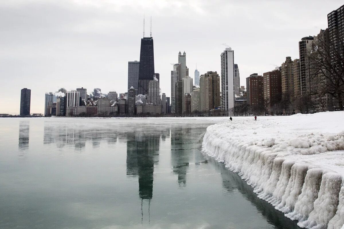 Весь город начал замерзать название. Зимний Чикаго Нью Йорк. Чикаго Иллинойс пригород. Чикаго Иллинойс зима. Нью Йорк Иллинойс.