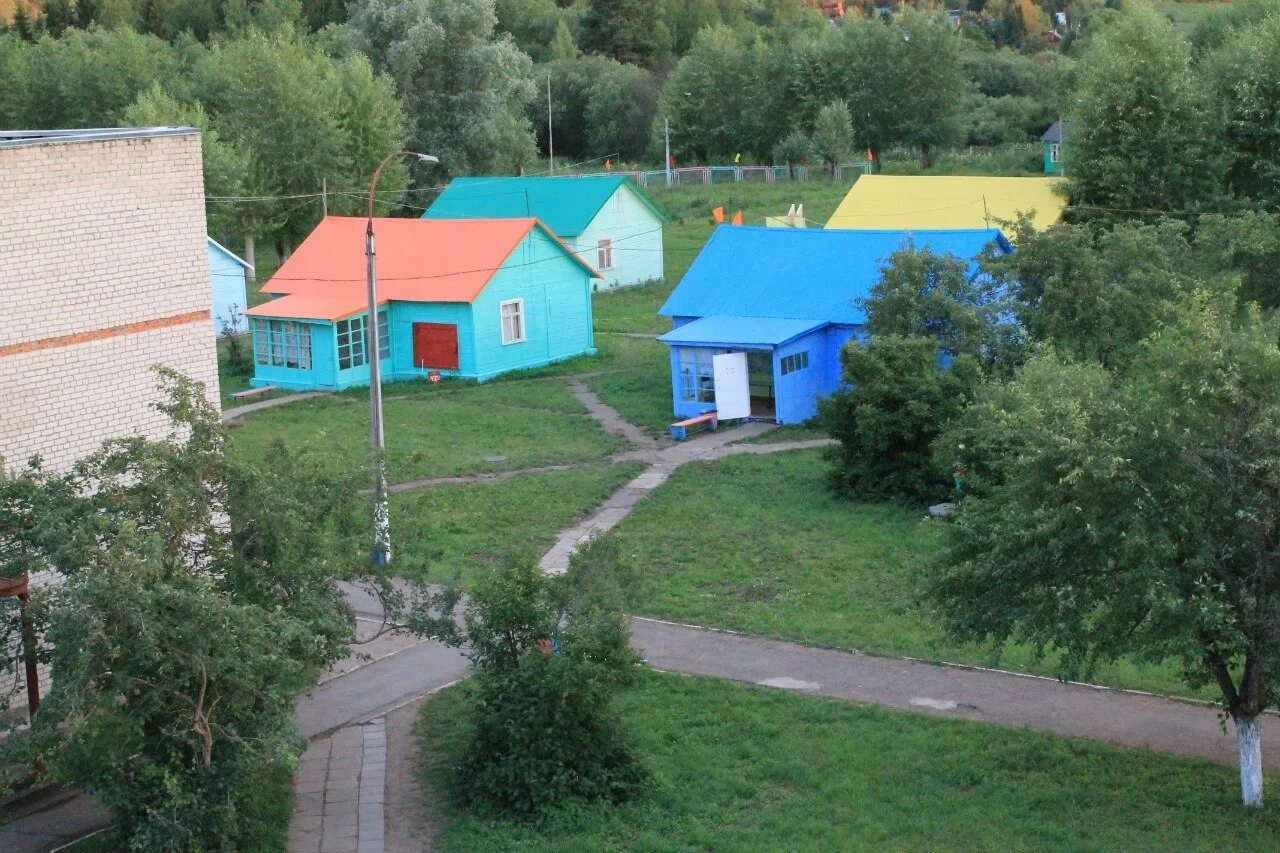 Дол пермь. Лагерь салют Пермь Кукуштан. Лагерь салют Пермский край. Пионерский лагерь салют Кукуштан. Пионерский лагерь салют Пермь.