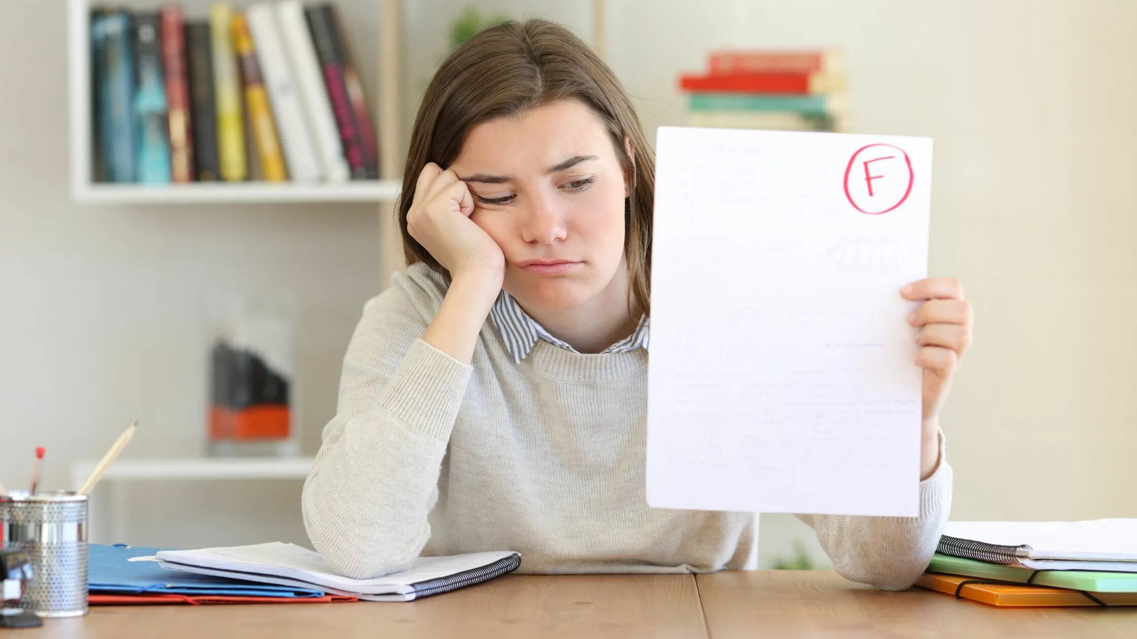 She study for her exams. Грустный студент. Унылый студент. Студент удивление. Недовольный студент.