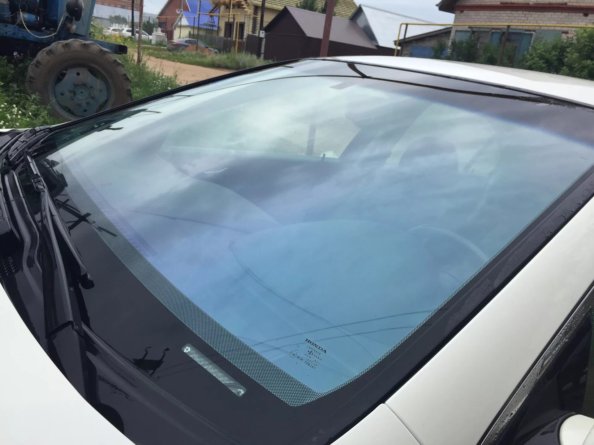 Атермальная тонировка е34. Можно ли клеить атермальную пленку. Тонировка хамелеон llumar. Атермальная пленка на лобовое стекло 75". Атермальная тонировка хамелеон 75.