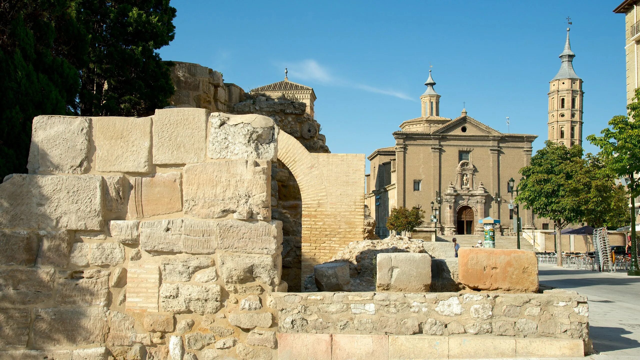 Сарагоса в древности. Сервиева стена. Roman old Church.