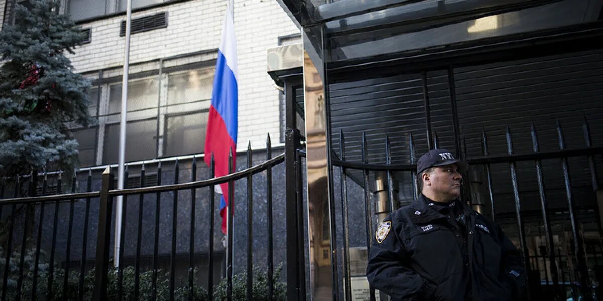Консульство сша работает. Охрана посольства рф в сша. охрана посольства сша. посольство сша в россии охрана. охрана американского посольства в москве.