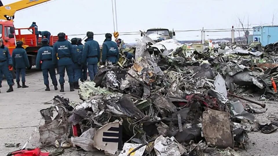 Дубай крушение. Катастрофа Boeing 737 в Ростове-на-Дону. Авиакатастрофа Боинг 737 Ростов на Дону. Flydubai Ростов на Дону крушение.