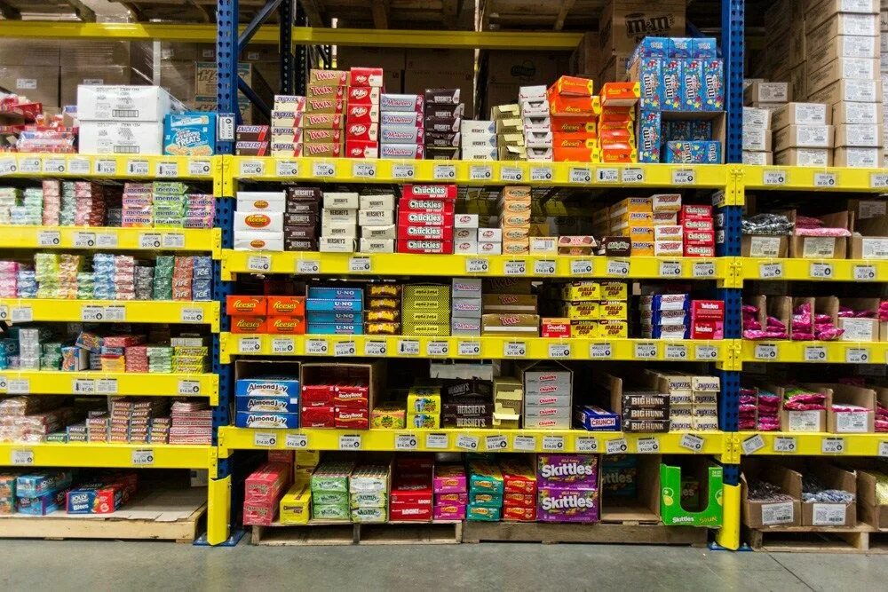 Candy warehouse. Candy warehouse. Кэнди соунс политик. Starburst конфеты. Candy warehouse.