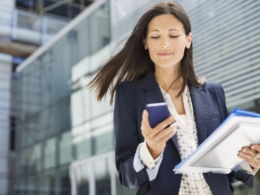 Девушка офис менеджер. Офис менеджер. Девушки управляющие. Современная женщина. Офисный работник.