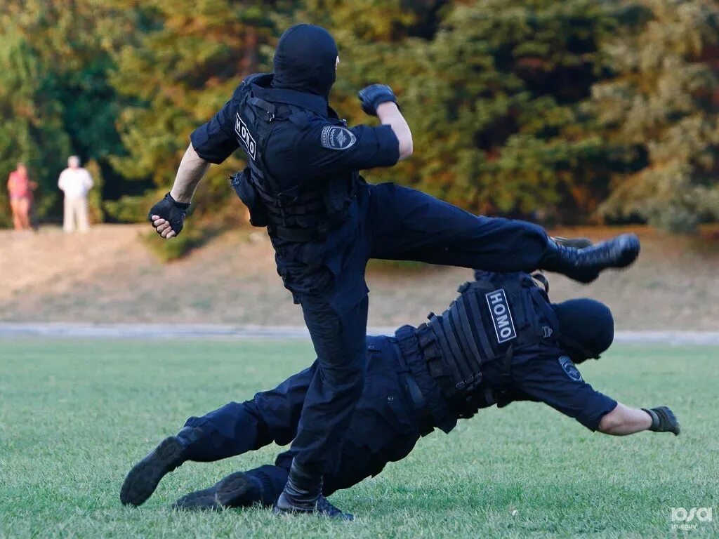 приемы омонов. омон рукопашный бой. омон рукопашка. собр рукопашный бой. омон рукопашный бой.