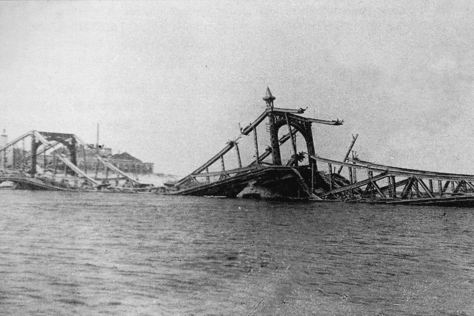 Керченский мост 1944. Старый Крымский мост через Керченский пролив 1944. Керченский Железнодорожный мост 1944. Железнодорожный мост через Керченский пролив 1944. Запись немцев крымский мост