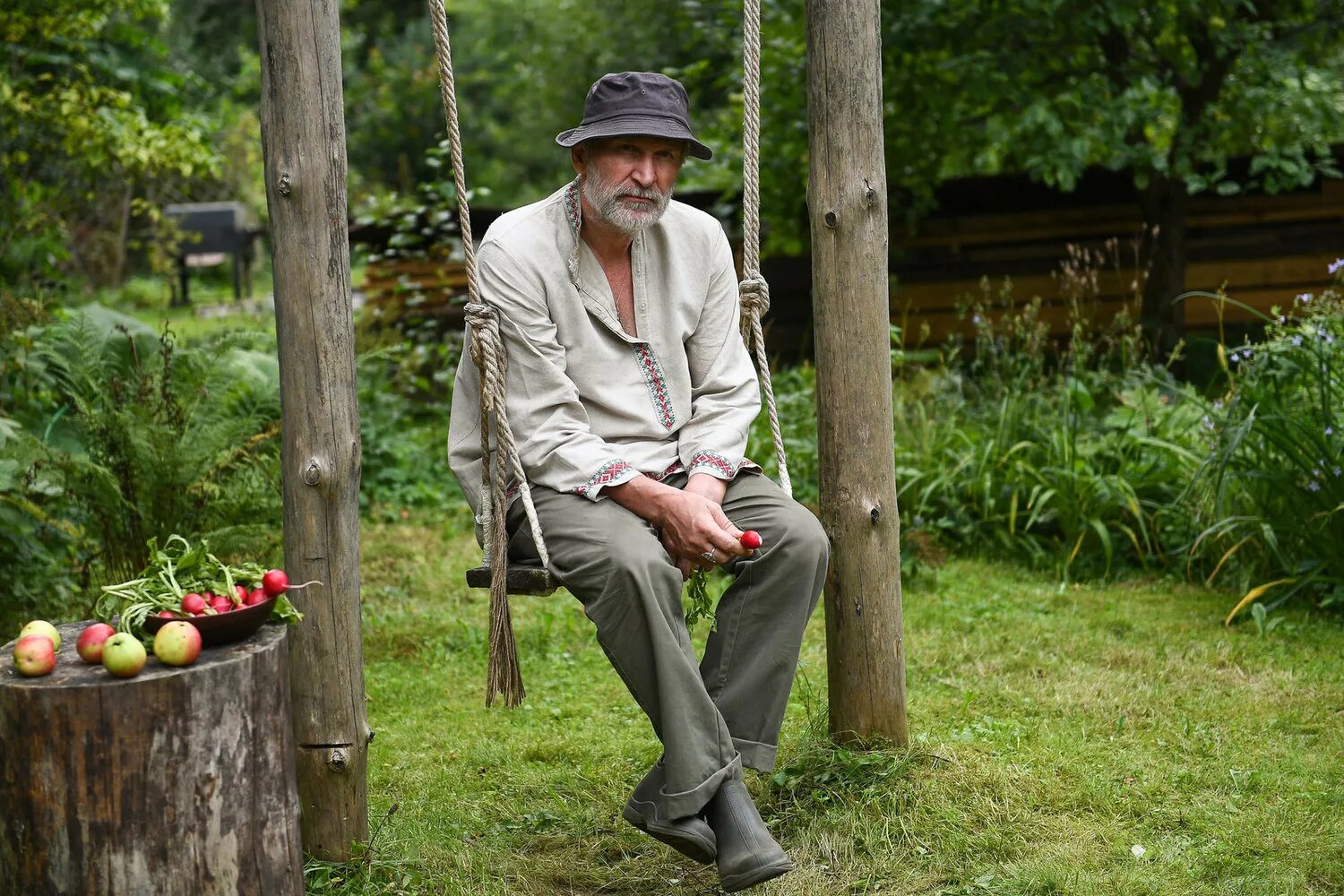 Москва слезам не верит фильм 1979 пикник. Виктор петрович в дачнике. Дачники роли. Программа дача. Садоводы и огородники.