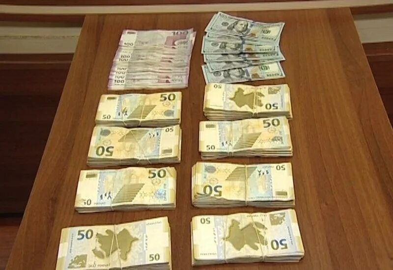 Деньги азербайджана 100 манат. Азербайджанский манат пачка. Manat. Азербайджанский манат деньги. Как выглядит азербайджанский манат.