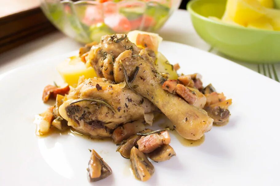 фрикасе из курицы с грибами в сметанном соусе. беф-строганов бефстроганов. фрикасе с грибами в сливочном. фрикасе с курицей и грибами. фрикасе из курицы с грибами.