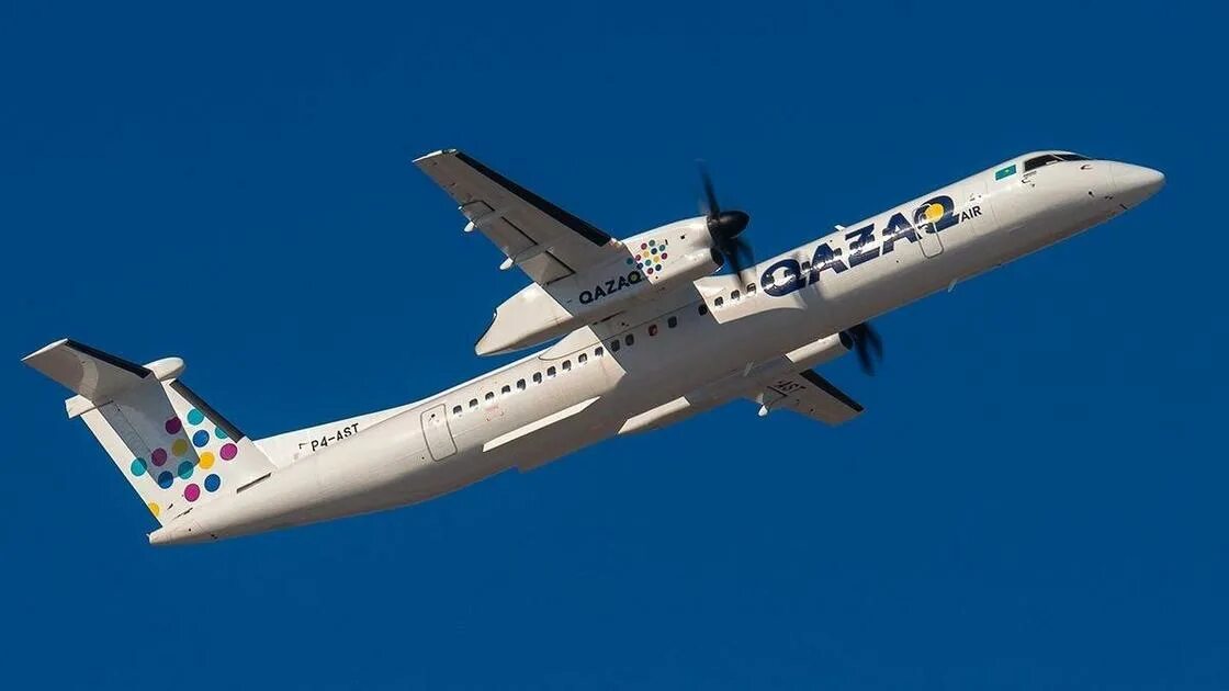 Казак Эйр самолеты. Самолет бомбардир казак Эйр. Компания Qazaq Air. Самолеты казак Эйр фото.