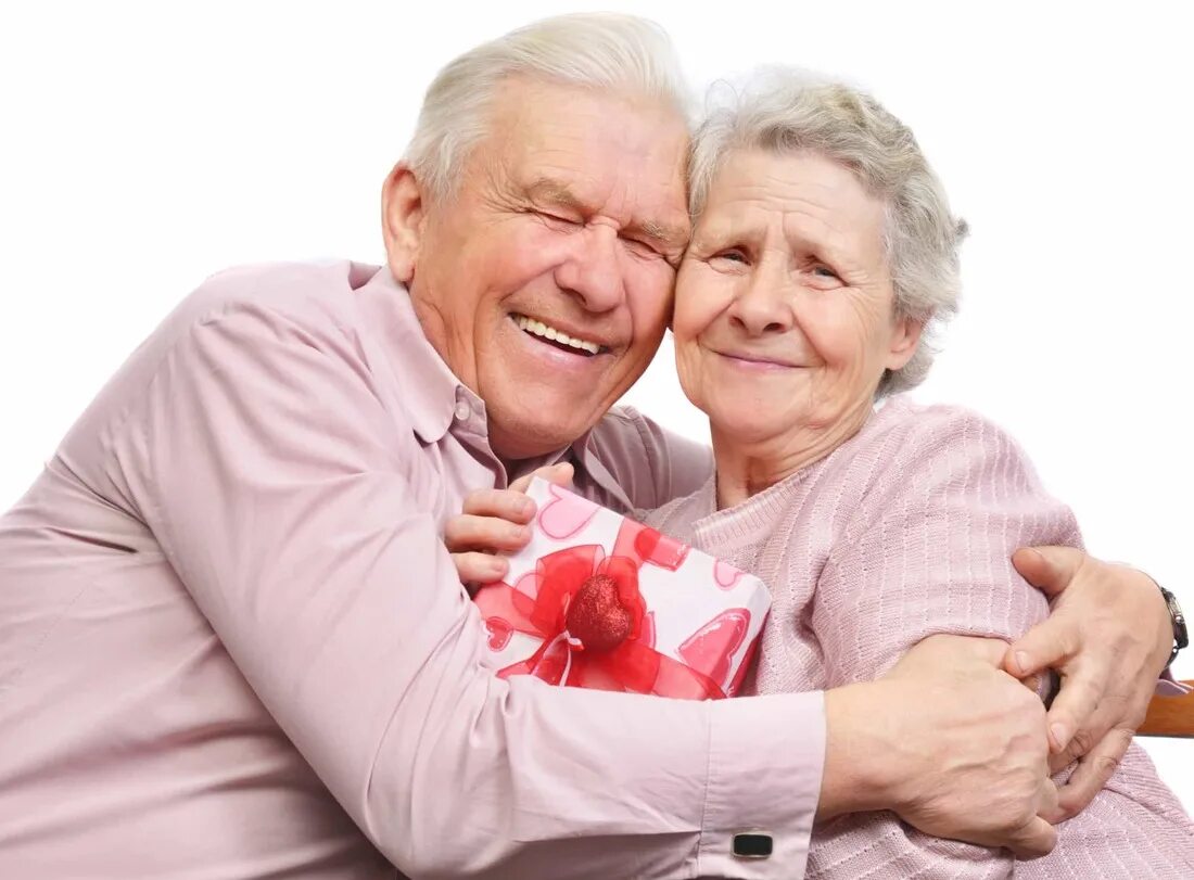 Получить выплату за 50 лет совместной жизни. Пожилые люди. Подарок пожилому человеку. Бабушка и дедушка. Счастливые пожилые люди.