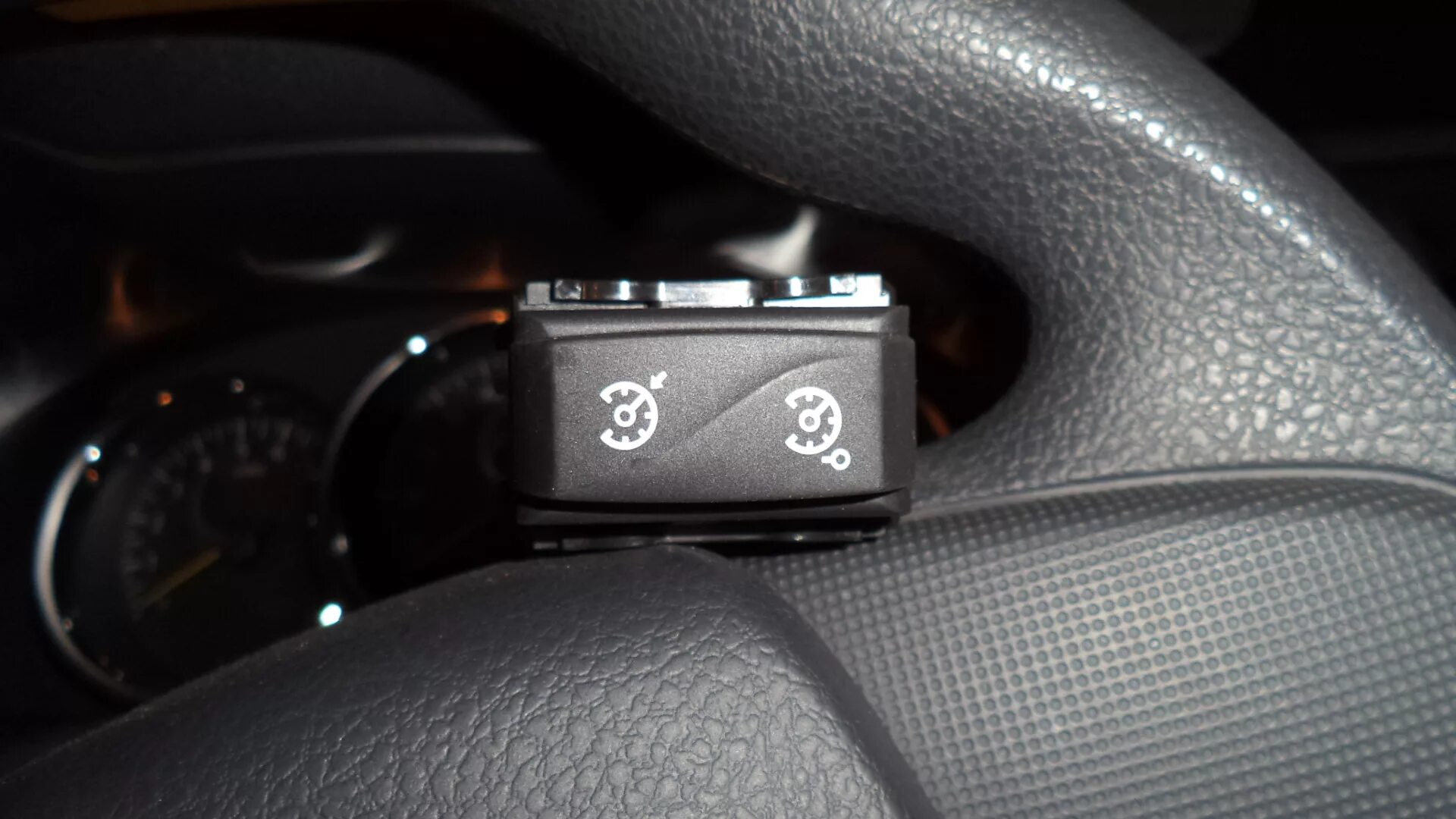 Круиз-контроль drivenge renault duster. Крутилка рено дастер. Круиз контроль на дастер. Круиз контроль на дастер. Рено каптур круиз контроль.