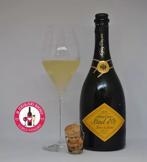 Blanc de blanc brut d'or абрау-дюрсо. Вино игристое биг блан де блан бел брют. Абрау дюрсо brut d'or 2018. Брют д ор блан де блан. Вино игристое прозе блан бел брют.