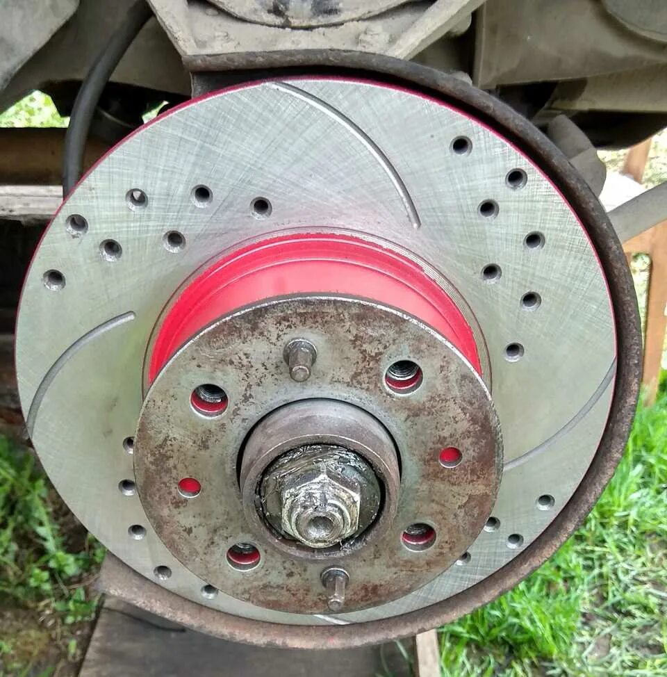 Опорный диск ваз 2107 передний. Тормозной диск ваз 2107. Шпилька тормозного диска ваз 2107. Тормозной диск ваз 2107. Дисковые тормоза хонда цивик ферио.