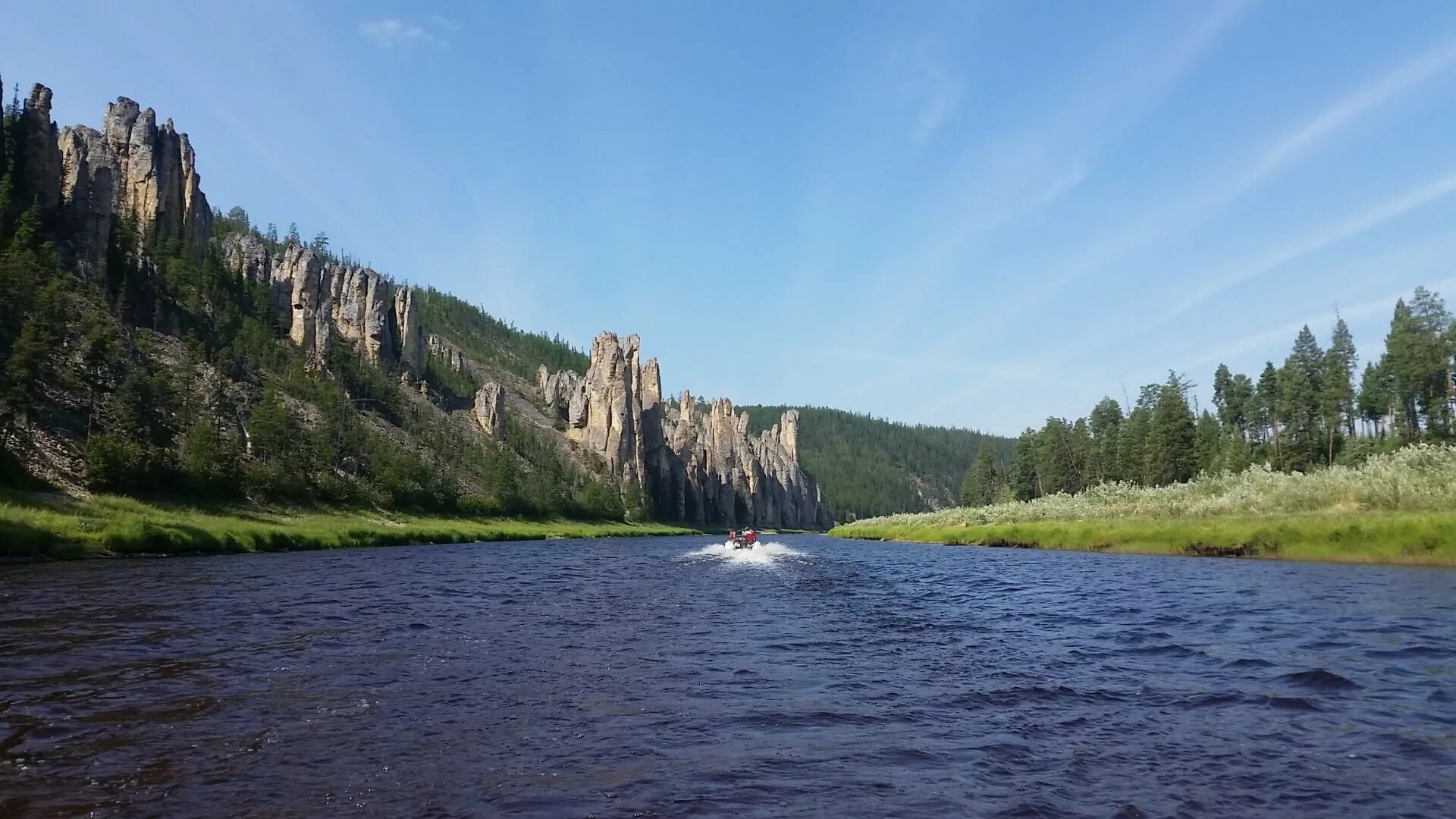 В россии многочисленные реки именно с таким. Верховья реки Амга. Река Лена. Река Алдан 105 км. Верхняя Амга Якутия.