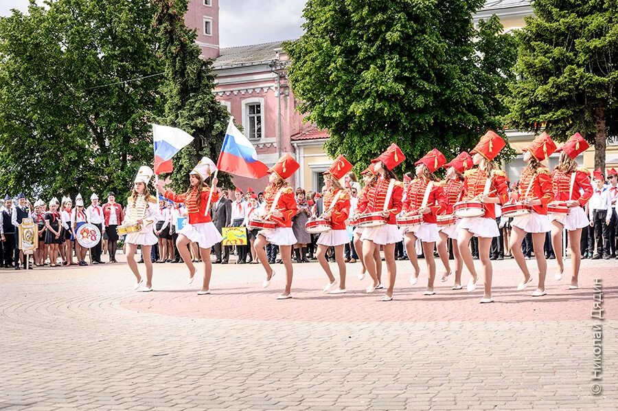 Парад в день пионерии в школе. Парад 9 мая в Богучаре. Парад Победы в г.Богучар Воронежской обл. Администрация города Богучар.