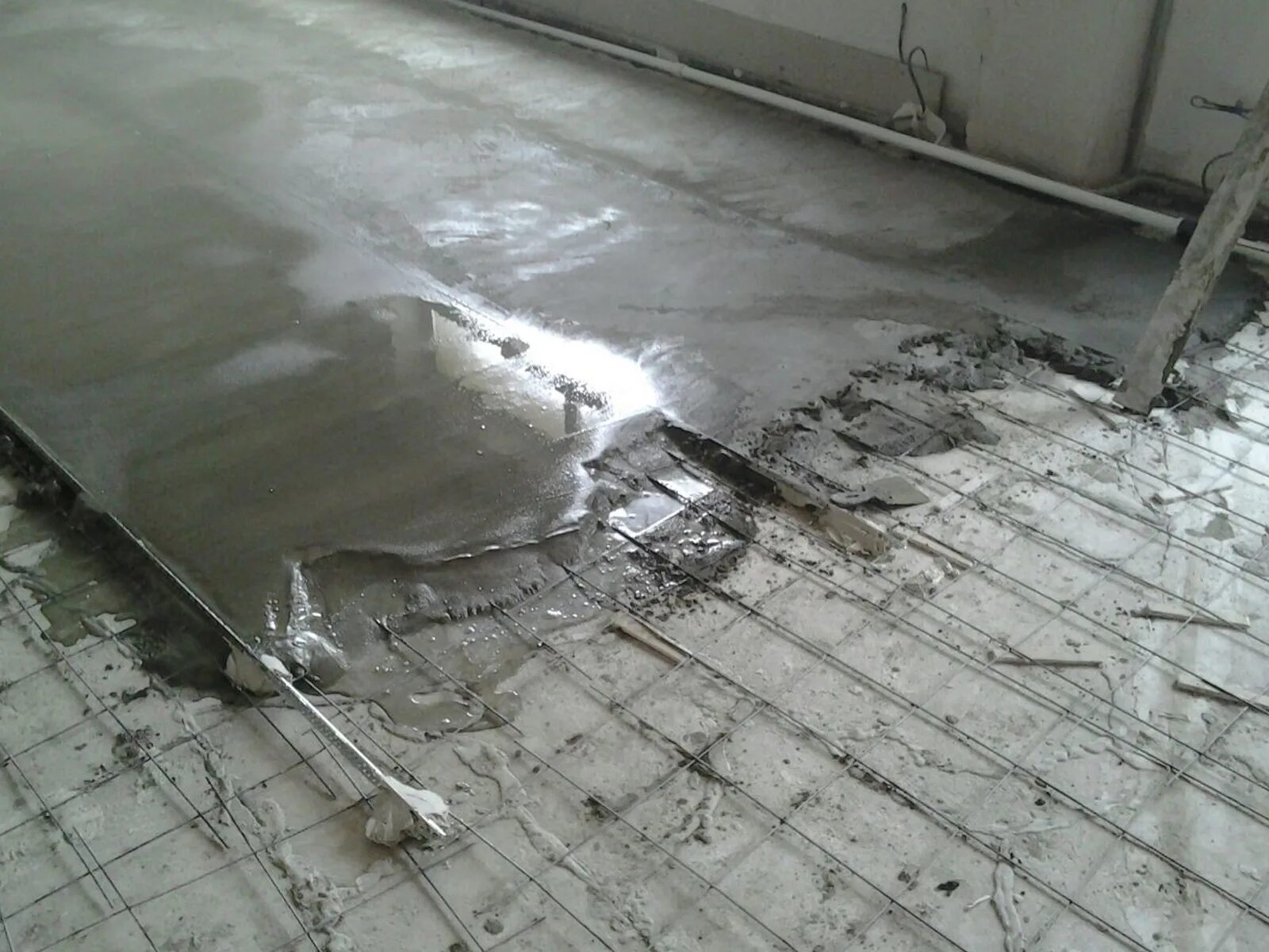 Цемент для стяжки. Цементно песчаная стяжка м300. Ровнитель для пола грубый базовый волма м200. Полусухая цементно-песчаная стяжка. «мокрая» цементно-песчаная стяжка.