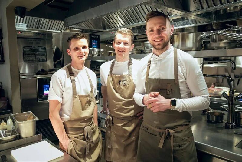 шеф-повар. повар в холодный цех.