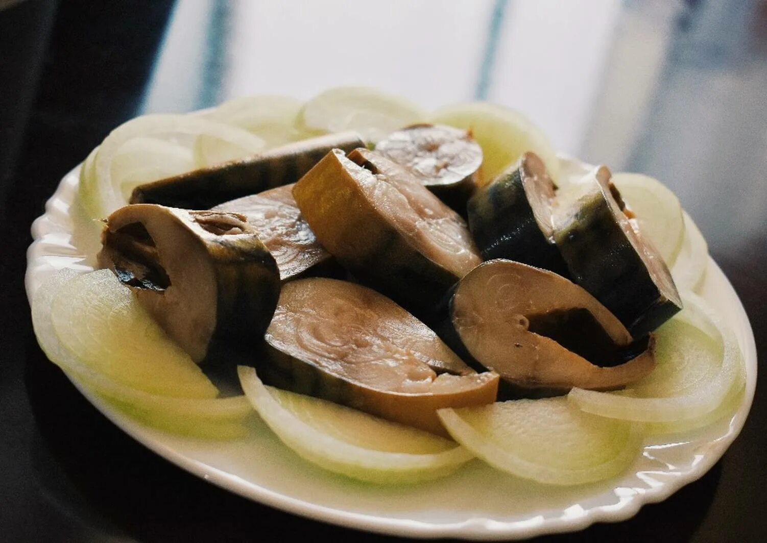 Маринованные скумбрия очень вкусный рецепт. Маринованные скумбрия очень вкусный рецепт. Сагудай из скумбрии. Скумбрия пряная малосольная. Маринованные скумбрия очень вкусный рецепт.