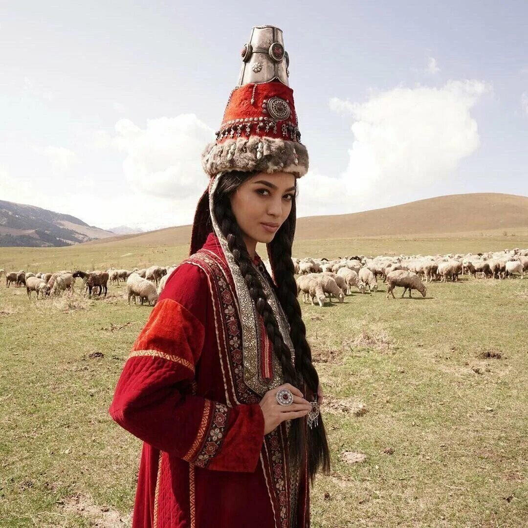 Девушка в казахском костюме. Казахская Национальная одежда Борик. Казашки в национальной одежде. Казахская девушка в национальном костюме. Казахский костюм женский.