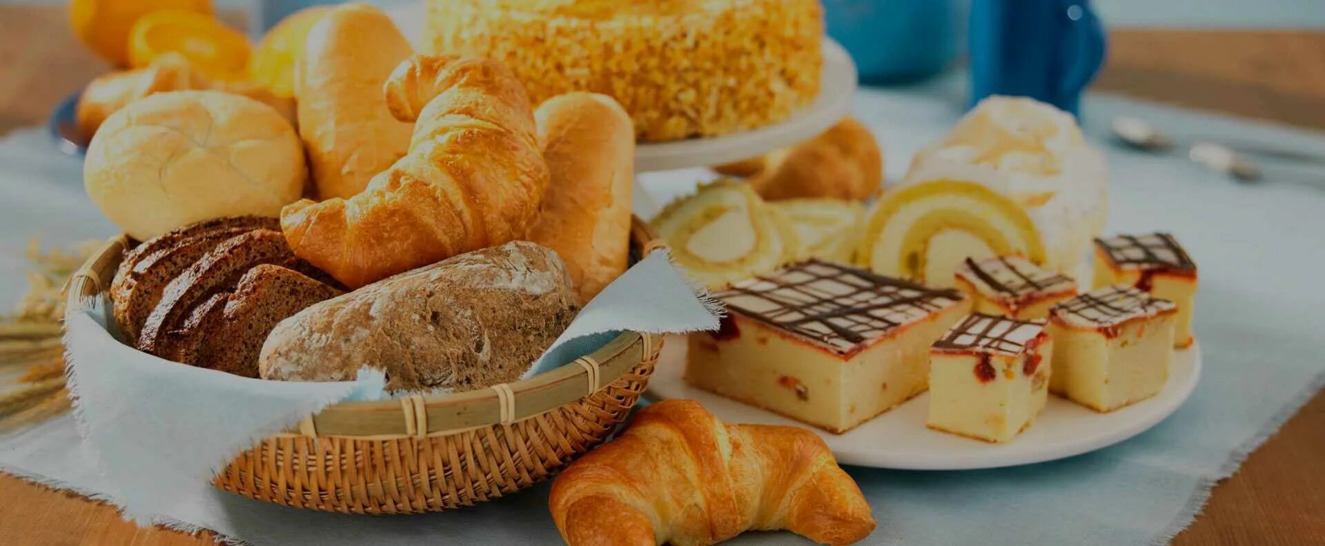 Сладости картинки. Мучные кондитерские изделия. Кондитерские изделия. Запрос пирожное и выпечка. Кондитерское изделие.