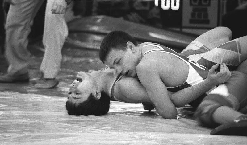 Ты должен был бороться со злом. Бороться ы. Как бороться с клещом картинка. Скованный человек. Тотров рустам греко-римская борьба.