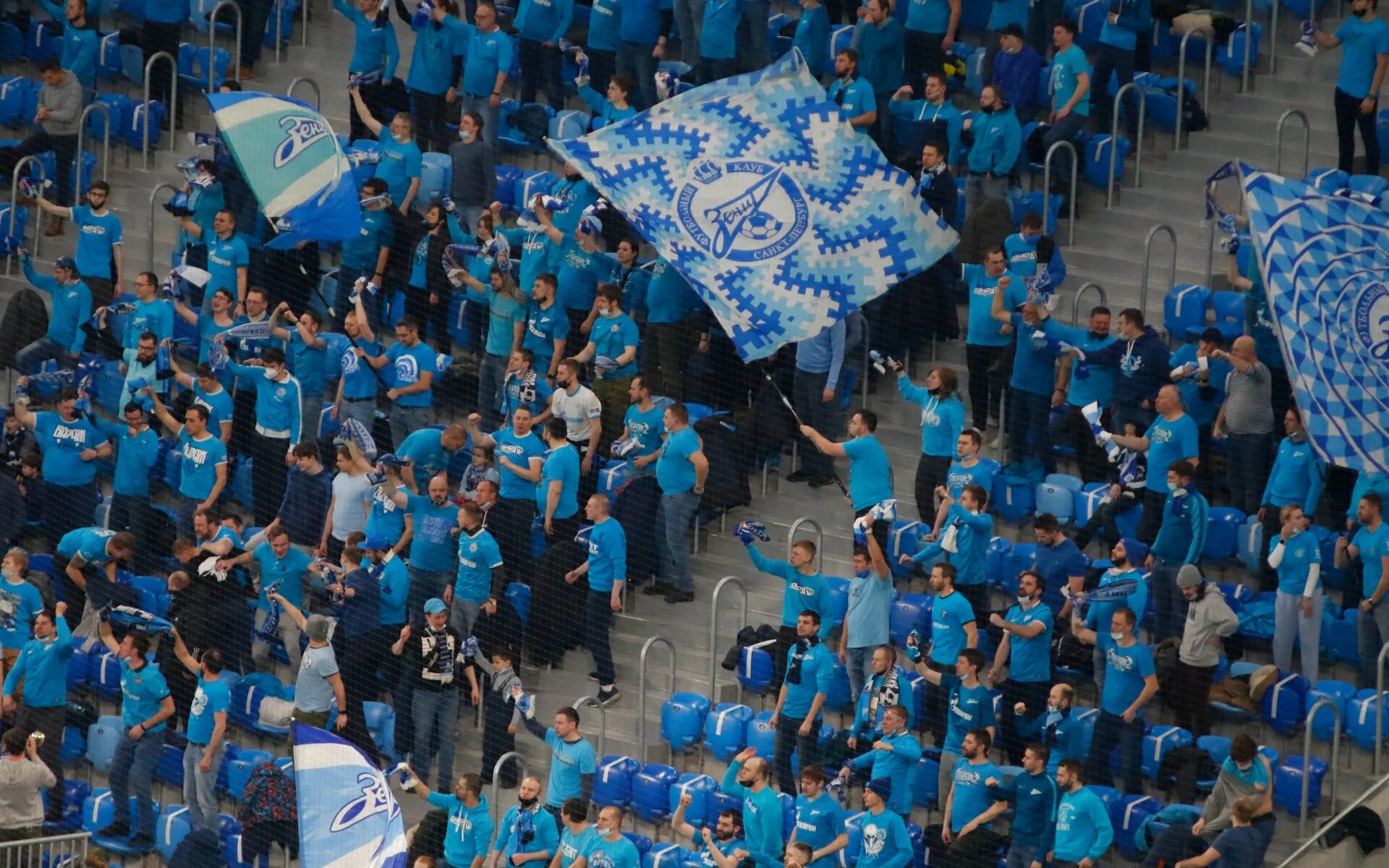 Fan id протест. Болельщики зенита. Где болельщики зенита. Фанаты зенита. Футбольные фанаты зенит.