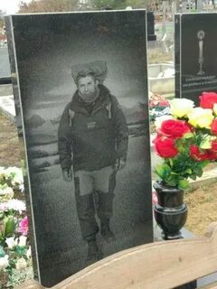 Годы жизни на памятниках