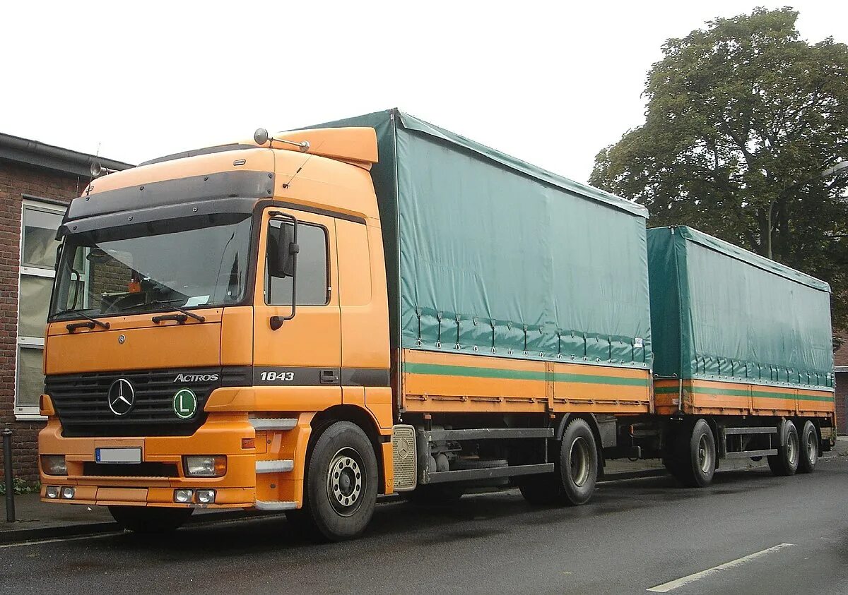 Actros mp1. Мерседес бенц актрос 1843. мерседес актрос мп1. мерседес бенц актрос мп 1. mercedes benz actros 1996.