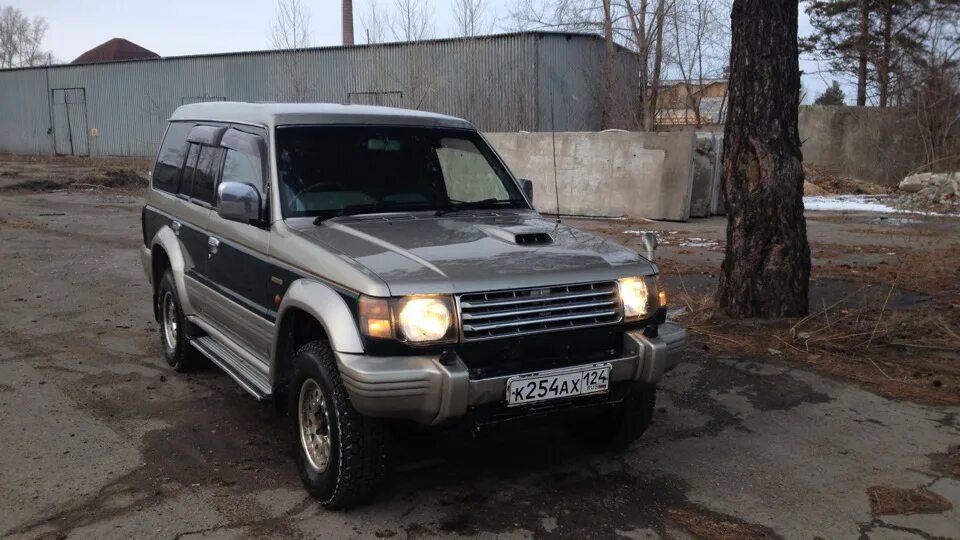 Паджеро 2.8 дизель купить. Mitsubishi Pajero 2 1991-1997. Паджеро 2 5 дверей. Паджеро 2 круглые фары. Паджеро 2 1996 года 2.8 дизель 4м40 белый 5 дверный.