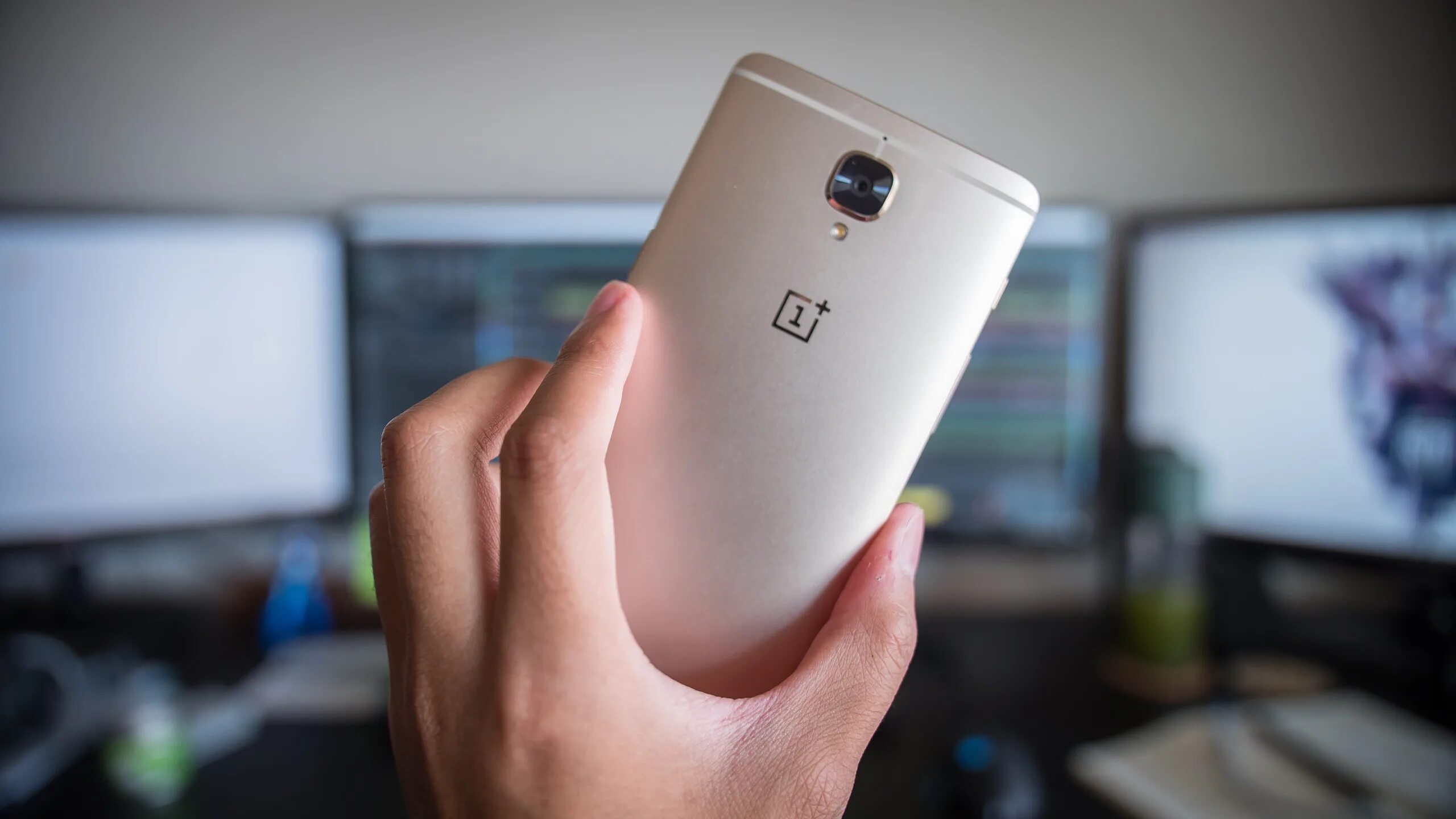 Oneplus keqing. Oneplus a3010 планшет. oneplus a5000 планшет. oneplus 3 золотистый. one plus telephone.