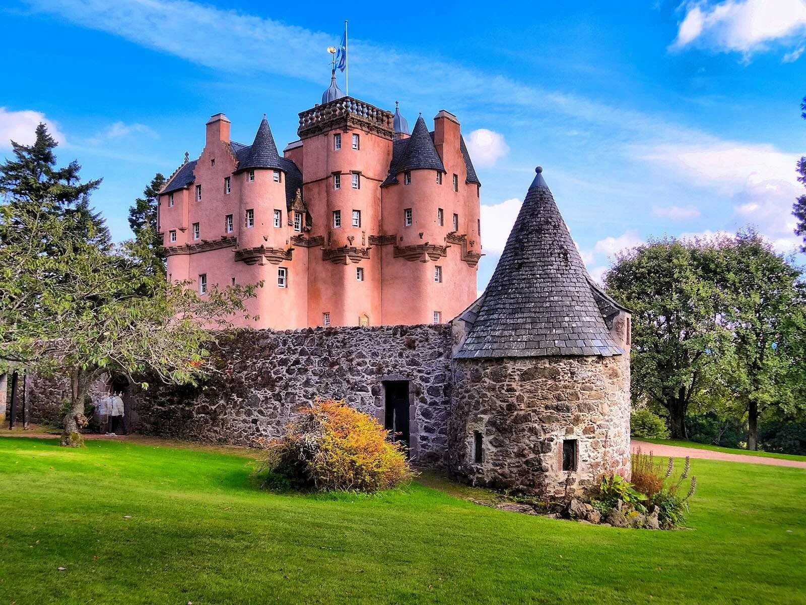 замок бург эльц германия. замок бург эльц. замок гогенцоллерн в баден-вюртемберге германия. замок бриссак. какие зам.